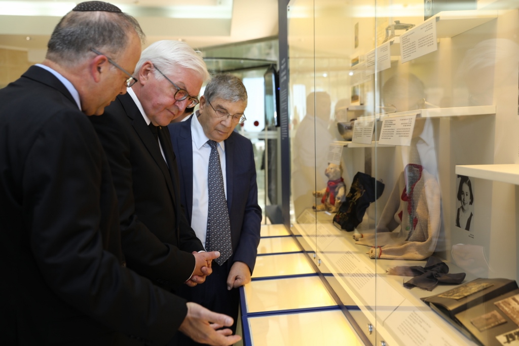 The President of Germany, Frank-Walter Steinmeier, at the "Gathering the Fragments" exhibition in the foyer of the Library and Archives, Yad Vashem.